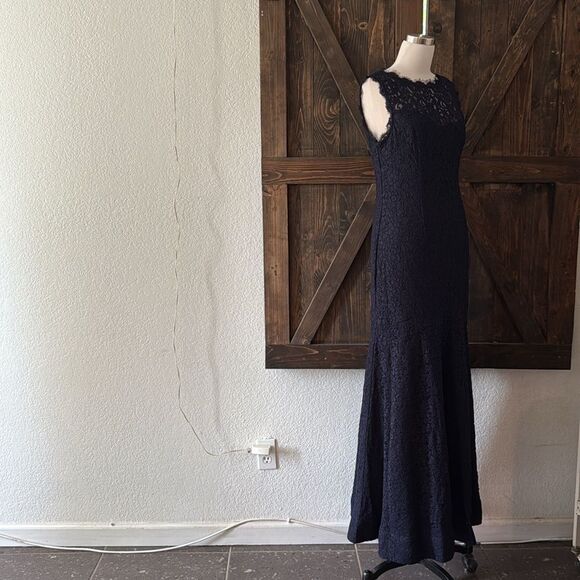 Adrianna Papell Elegant Sleeveless Lace Trumpet Navy Gown - Picture 6 of 17
